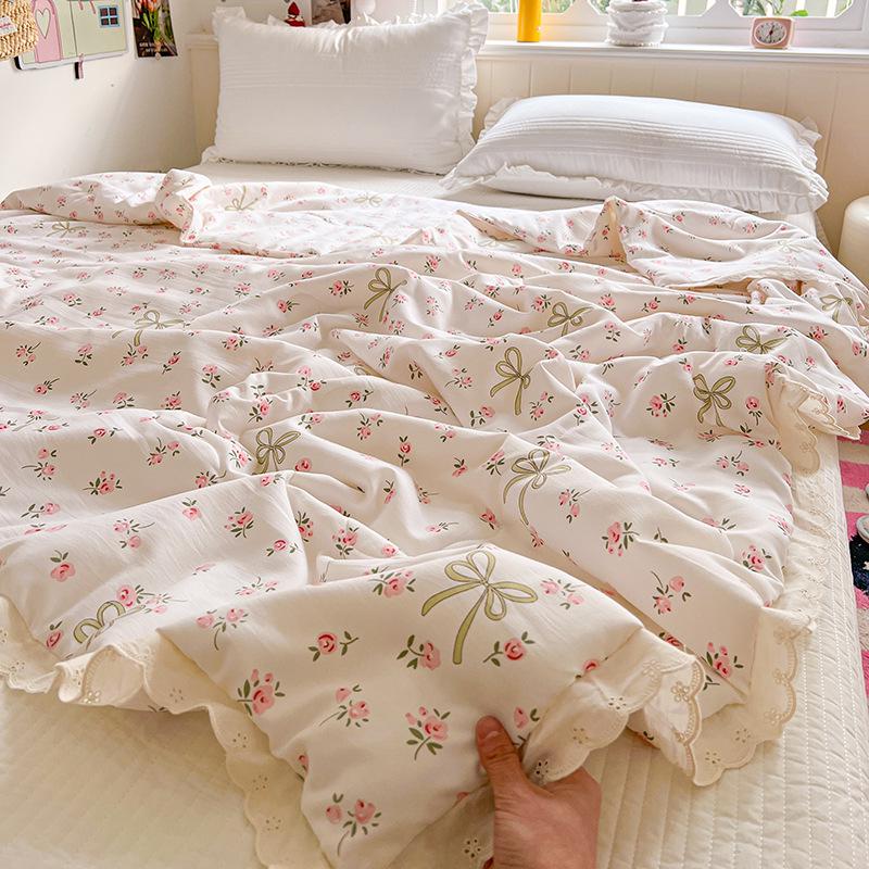 A-class Washable Cotton Summer Quilt – Floral Lace, Super Soft, Ideal for Naked Sleeping, Machine Washable, Perfect for Air Conditioning.