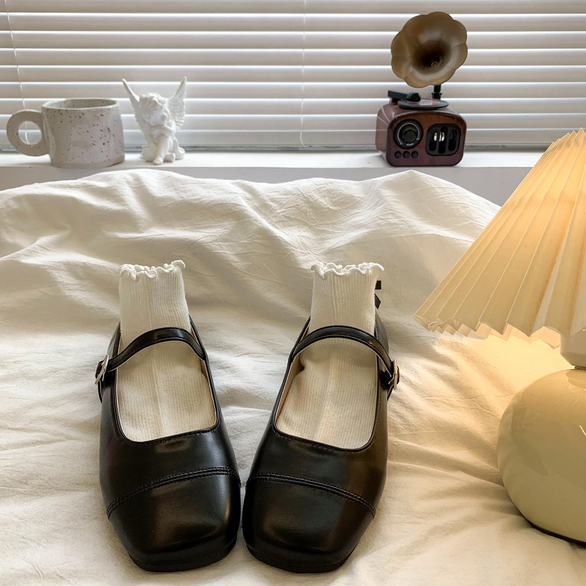 Туфли Мэри Джейн на плоской подошве с квадратным носком серебристые женские новые летние под юбку маленькие кожаные туфли женские 35 чёрный 3917₽