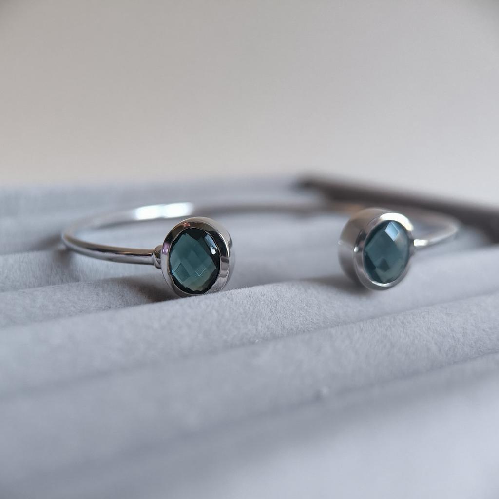Серебряный браслет с топазом Лондон Блю 4.338ct, вес изделия 7,78 гр (2206675)