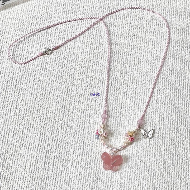 Collier Papillon Rose Glacé Transparent - Design de Luxe, Chaîne Clavicule Douce et Polyvalente avec Cordon Tressé Tendance pour Femmes