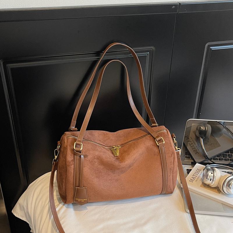 

Casual retro large-capacity bag women s autumn and winter new commuter shoulder messenger bag handbag темно-коричневого кольору