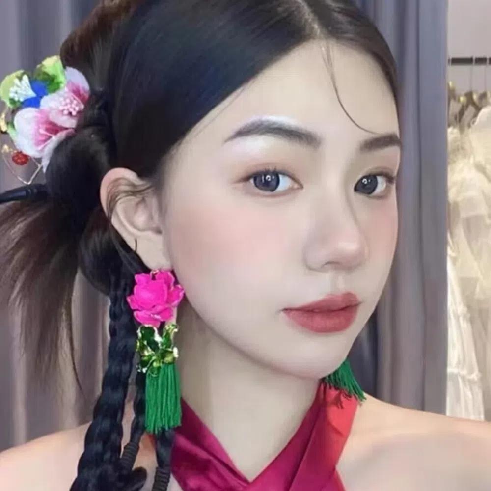 

Light Luxury Bohemian Earrings Women Rhinestone Sweet Earrings Sweet Flower Drop Earrings Gift зелений