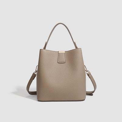 A Large-capacity Fashionable and Versatile Single-shoulder Crossbody Bag for Commuting