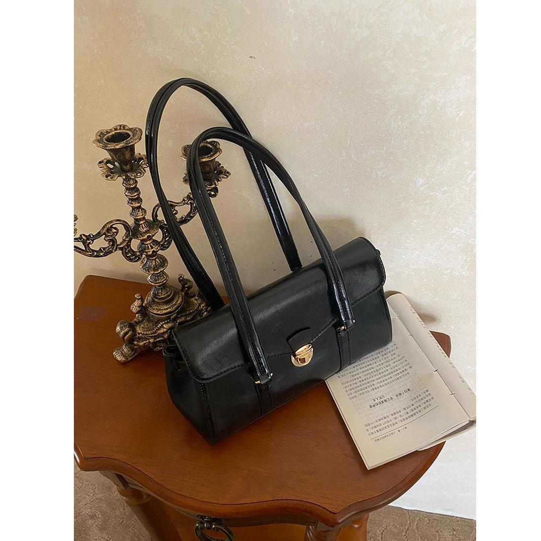 

Вінтажна високоякісна жіноча сумка під пахвами 2023, нова мода, червоний, простий стиль, портативна сумка через плече з корейською текстурою для приміських поїздок. чорний