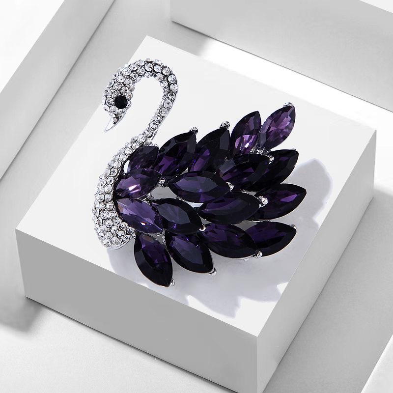 

Lanhao Korean Retro Rhinestone Swan Crystal Brooch Lapel Pin - Trendy and Versatile Fashion Accessory.
