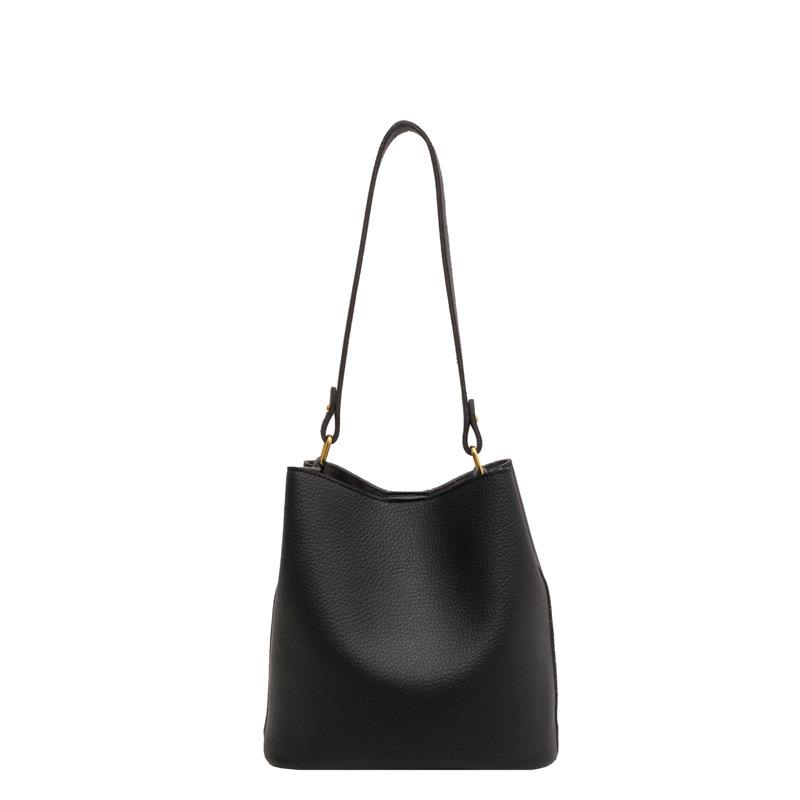 

The new high-end niche commuting bucket mother and child bag is now popular single shoulder messenger women s bag