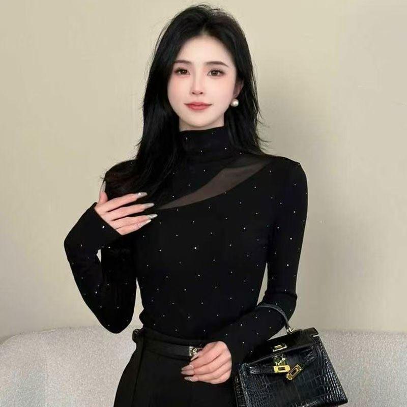 

Chic Hollow-Out Slimming Long-Sleeve T-Shirt with Round Neck and Stylish Design M