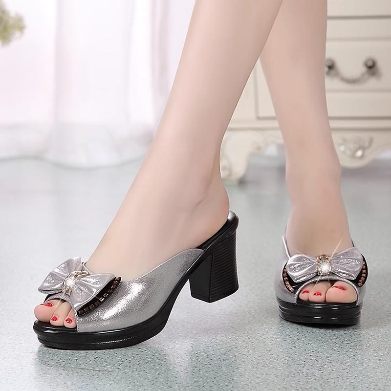 Mode 2025 neue Damensandalen Damen Hausschuhe echtes Leder Strass dicker hoher Absatz Colorblock Dekoration offene Zehen Damensandalen