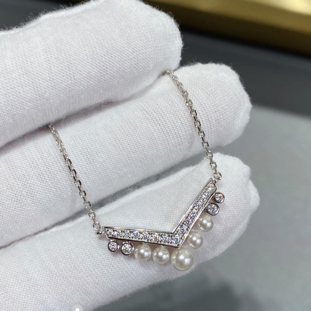 2023 New Hot Brand Woman Necklace Anniversary Gift Jewelry Fashion Luxury Design Heart V-shaped Pearl Necklaces For Women