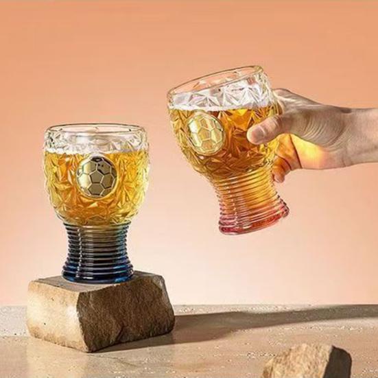 Fotbalová trofej Pivní sklenice, Objem 400 ml Vysoký trofejní hrnek, Čirá skleněná nádoba na Ležák Craftové pivo, Dárek pro sportovního fanouška