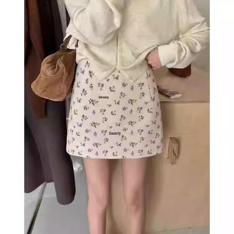 

Korean Retro Floral Corduroy High-Waist Midi Skirt S