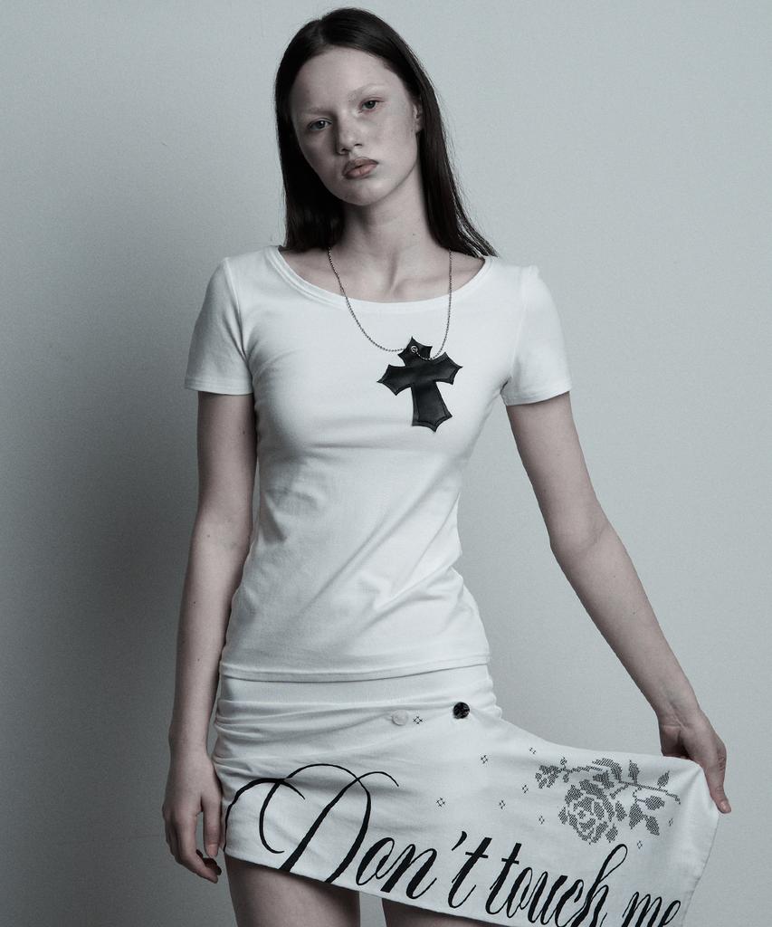 ILLIO White-Leather Cross Necklace T-Shirt