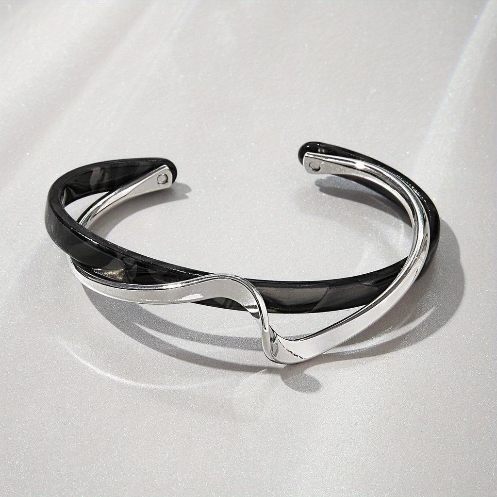 Gradient Geometric Resin Bracelet: Elegant, Versatile Fashion Jewelry for Women