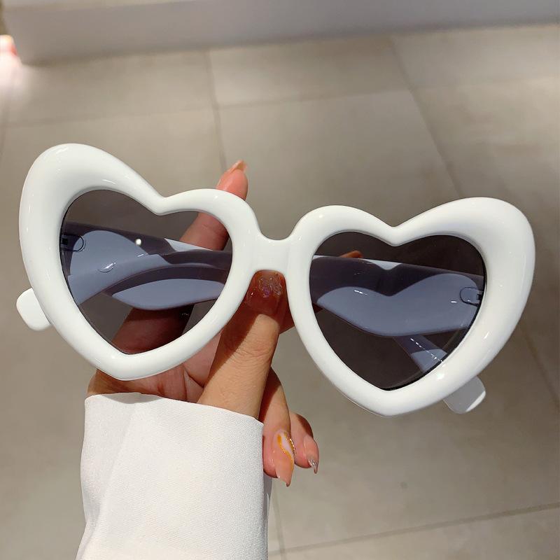 Y2K Oversized Love Heart Sunglasses Punk Pink Shades Vintage Candy Eyewear Trendy Unisex Luxury Designer