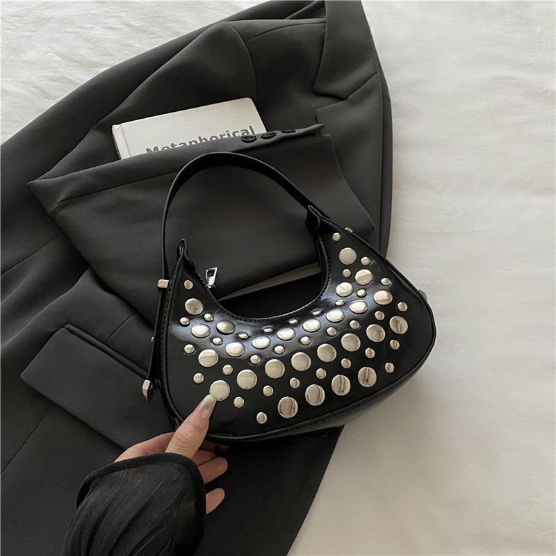 Einfache und modische neue Frühling-Achseltasche, Persönlichkeit, cool, mit Polka-Dot-Nieten, tragbare Knödel-Damentasche