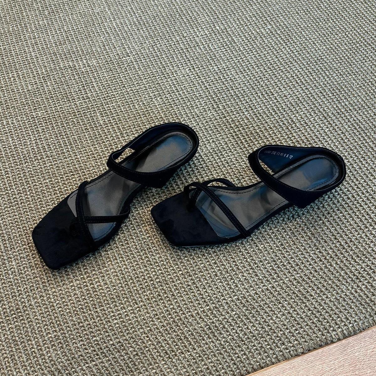 

Simple casual cover toe with sandals women s summer retro square head heel outside wearing cool slippers 42