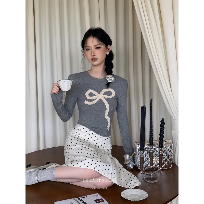 The base knitted sweater is niche sweet and slender long-sleeved shirt women's early autumn new design bow