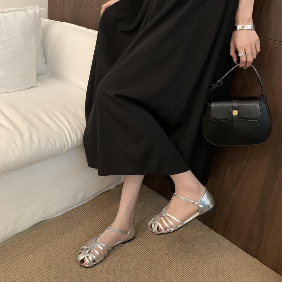 French flat-bottomed bag head sandals women's 2025 summer new Korean version casual one-word buckle Roman sandals