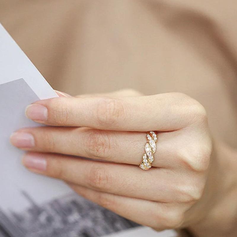 Huitan Newest Wedding Rings for Women Luxury Gold Color Crystal Cubic Zircon Proposal Engagement Rings Girlfriend Trendy Jewelry