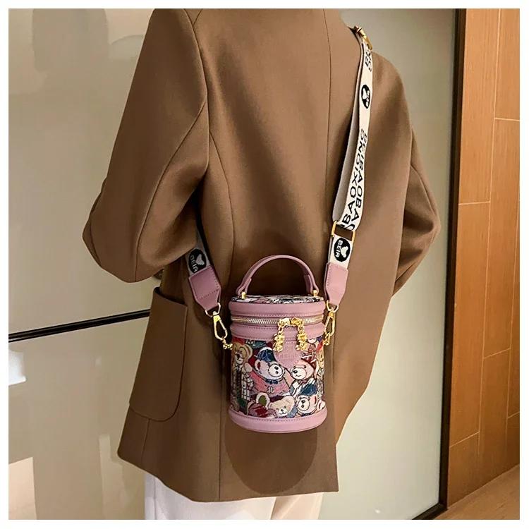 

Сумка-цилиндр с рисунком медведя Стильная и игривая сумка через плечо на одно плечо