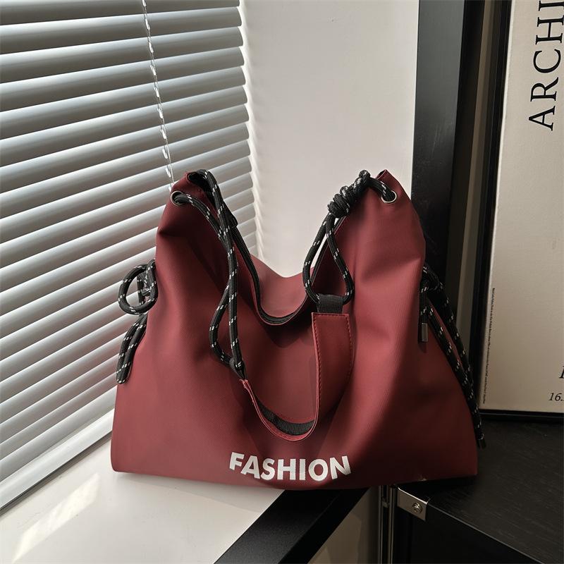 Neue vielseitige Schulter-Umhängetasche für Herbst und Winter, Nylontasche, Damen-Handtasche mit großem Fassungsvermögen, hochwertig, Pendler-Tragetasche