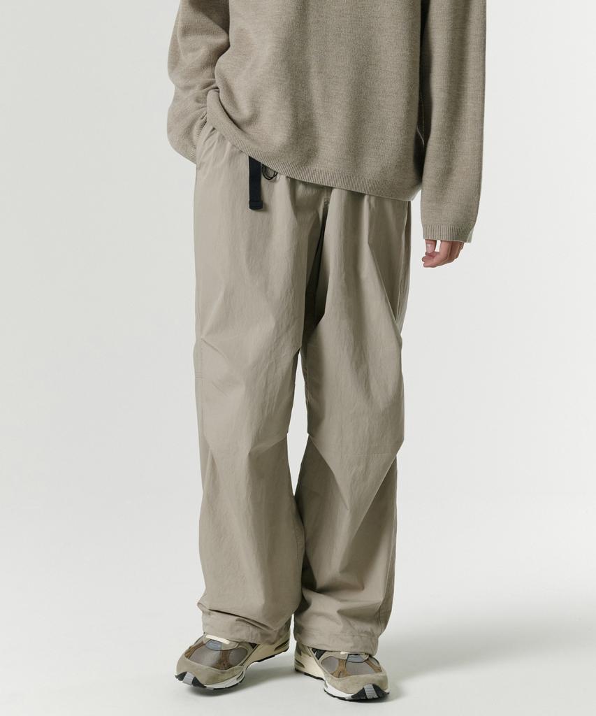 Musinsa Standard [City Leisure] Cn Wide Belted Parachute Pants [Grayish Beige]