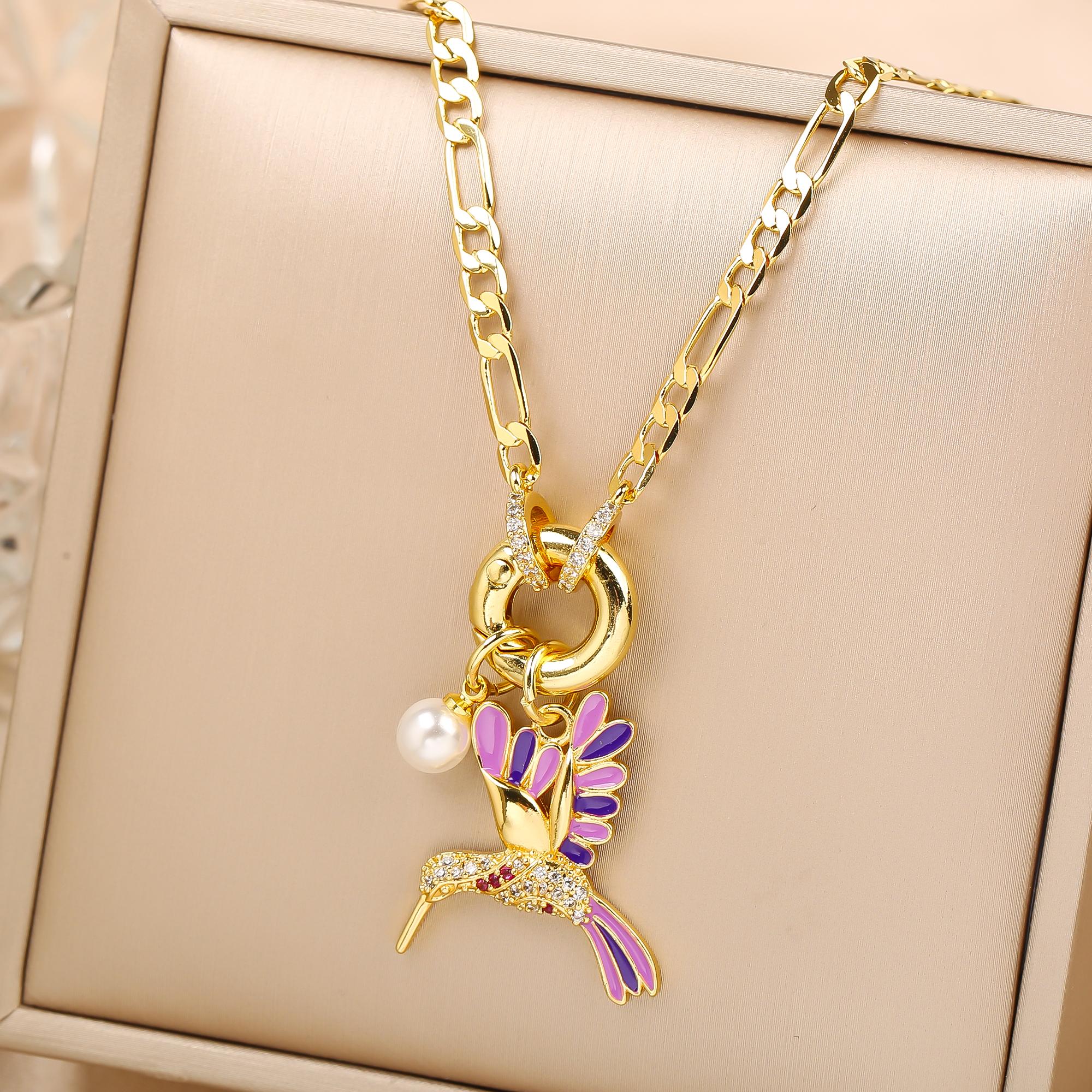 

Hot Sale Gold Plated Animal Hip Hop Hummingbird Bird Pearl Pendant Necklace New Fashion Man Woman Casual Vacation Zircon Gift