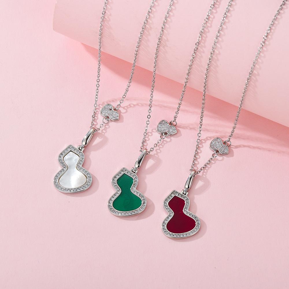 High quality Seiko agate gourd necklace Guochao niche white fritillary collarbone chain