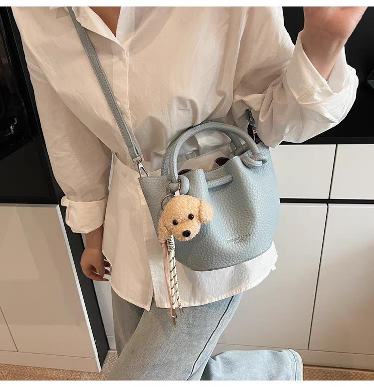 Popular Commuter Bag Women's Fashionable All-matching Cross-body Niche Super Hot Portable Bucket