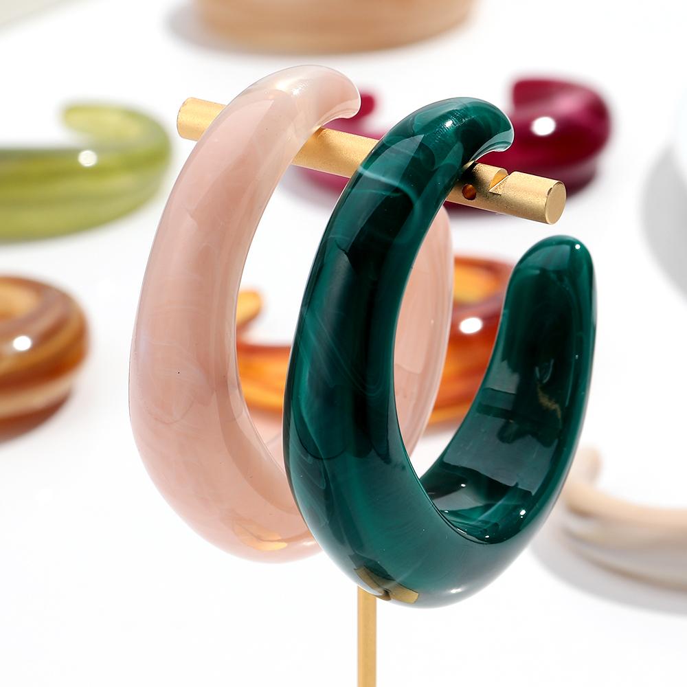 Smooth Round Acrylic Cuff Bangles for Women Vintage Exaggerated Jelly Color Smudging Bangle Wide Resin Bracelet Accessories
