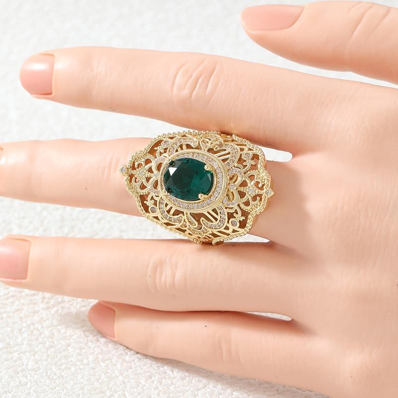 Dazzling Inlaid White Green CZ Hollow Women's Ring Vintage Gold Color Hand Carving Daily Wear Party Jewelry Anniversary Gift