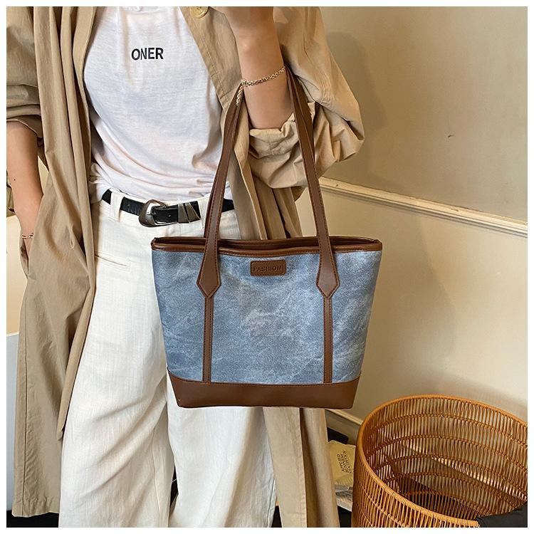 Spacious Faux Leather Bucket Tote Bag for Women Trendy Single Shoulder Commuter Handbag Fashionable Daily Purse