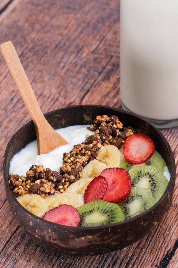 Glutensiz Fabrika Granola owsiano-gryczana z pistacjami i czekoladą – Chrupiąca i czysta