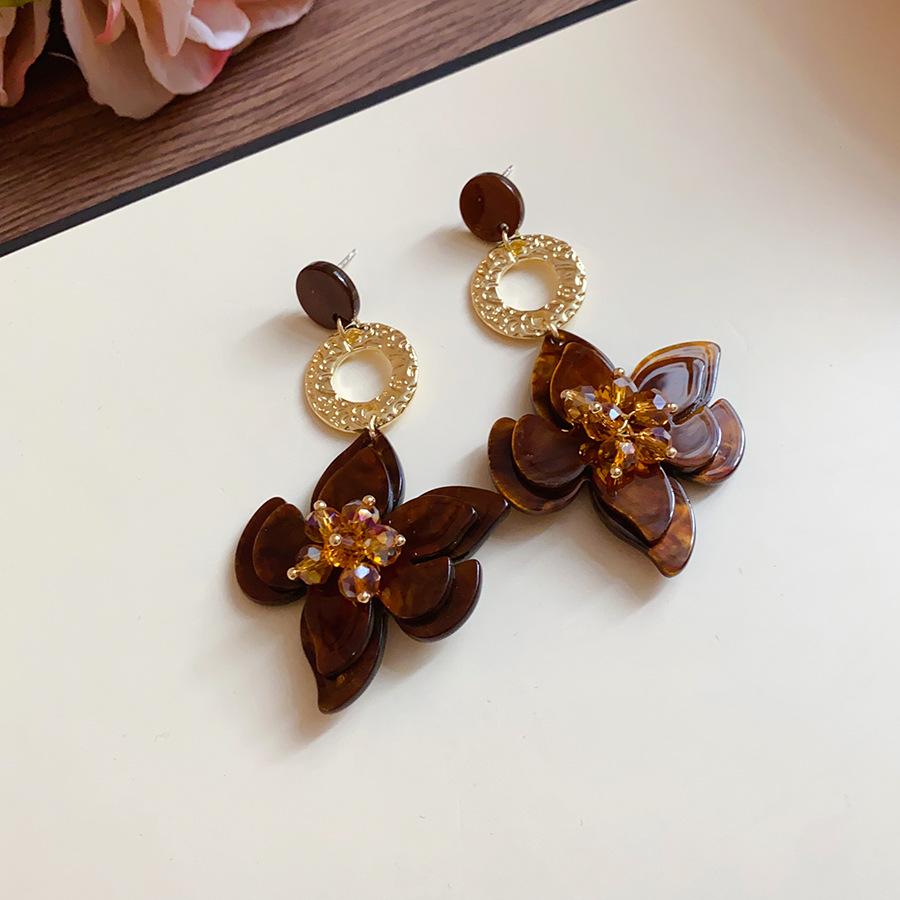 

Silver needle resin flower pendant earrings Mori fashion personality versatile simple earrings niche high-end earrings women