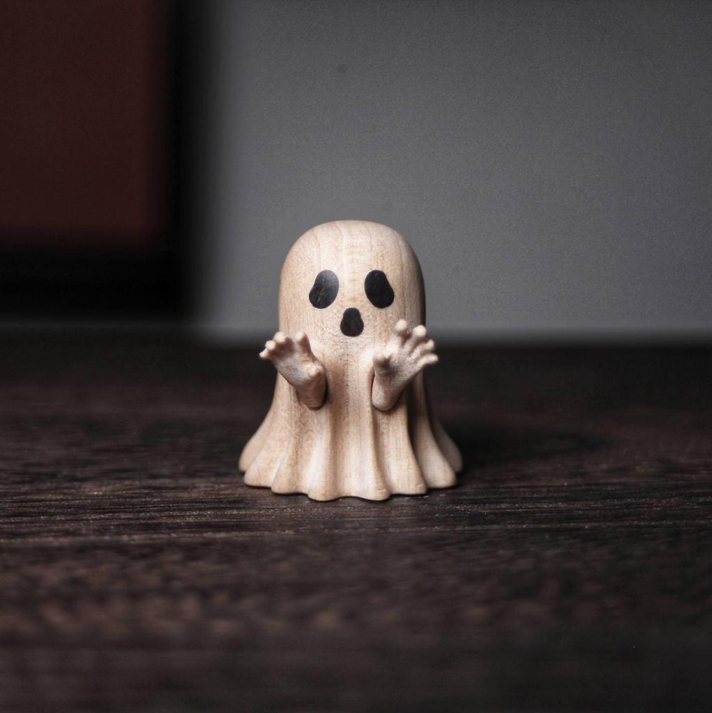 Adorable Halloween Wooden Ghost Decorations for Desk & Yard