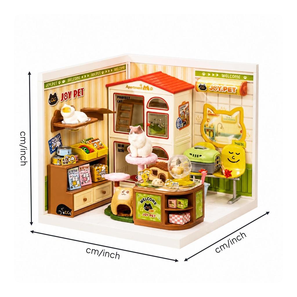 Display-Friendly Miniature Shop Diorama Detailed with Dust Protection