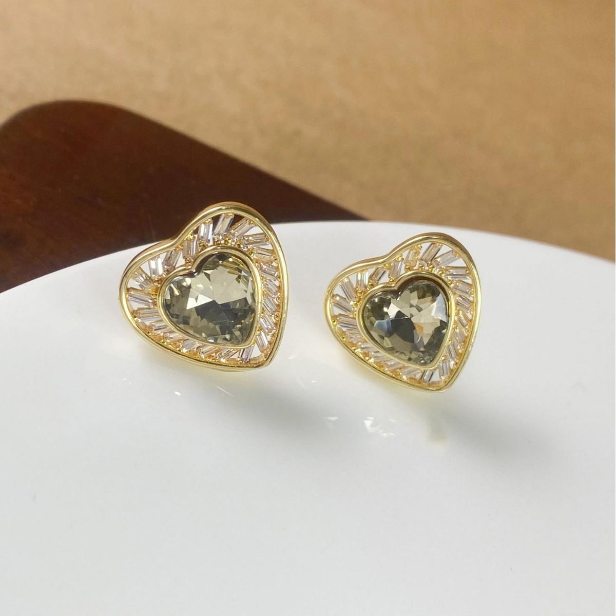 Elegant Green Zirconia Heart Stud Earrings - Retro Court Style, Light Luxury Versatile Ear Ornaments