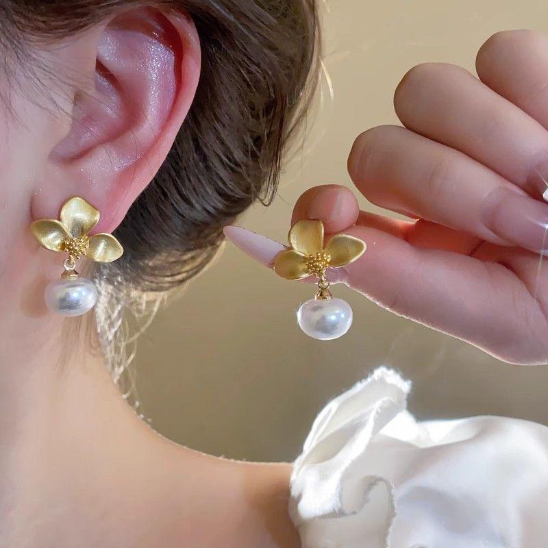 French Flower Pearl Earrings Elegant Irregular Drop Earrings Temperament Charm Earrings Vacation Party Jewelry For Women