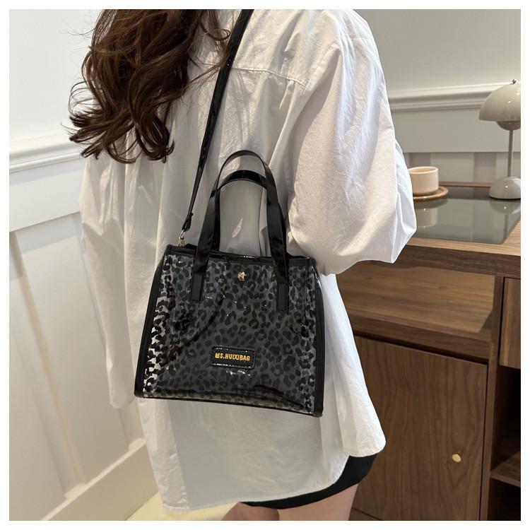 Stylish Large Capacity Transparent Jelly Shoulder Bag For Mothers 2024 Spring New Street Fashion Tote Bag