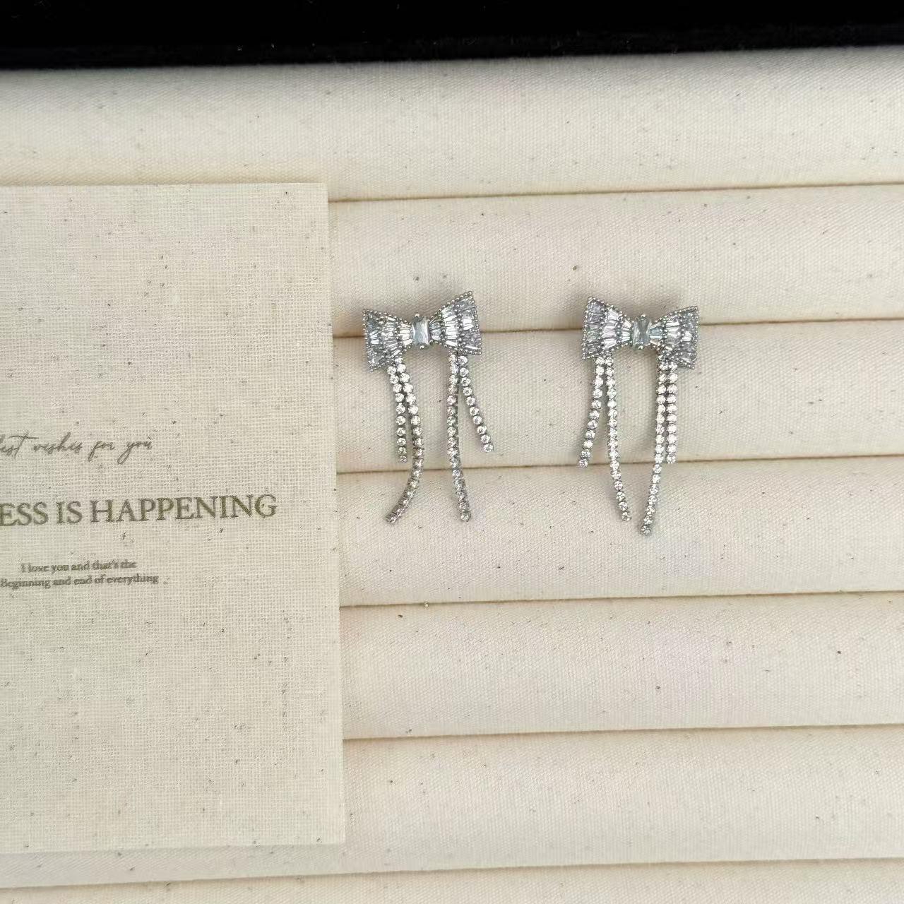 Изысканные медные серьги-кисточки с цирконами и бантом - Роскошный стиль, универсальный и высококлассный дизайн для женщин