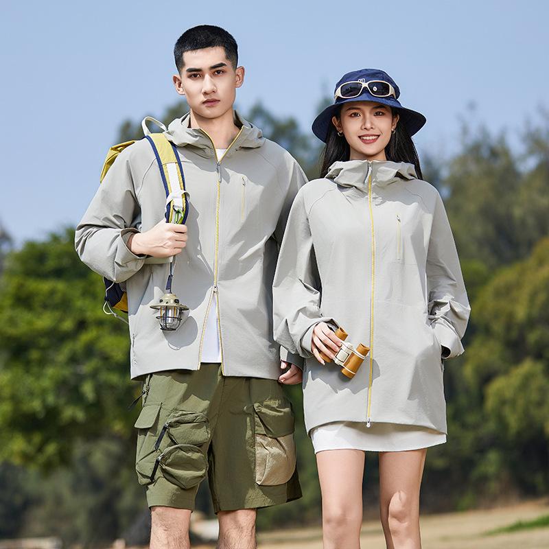 A special seamless and seamless sunscreen clothing, men's and women's pass code pressing sunscreen clothing, outdoor UV protection skin trench coat