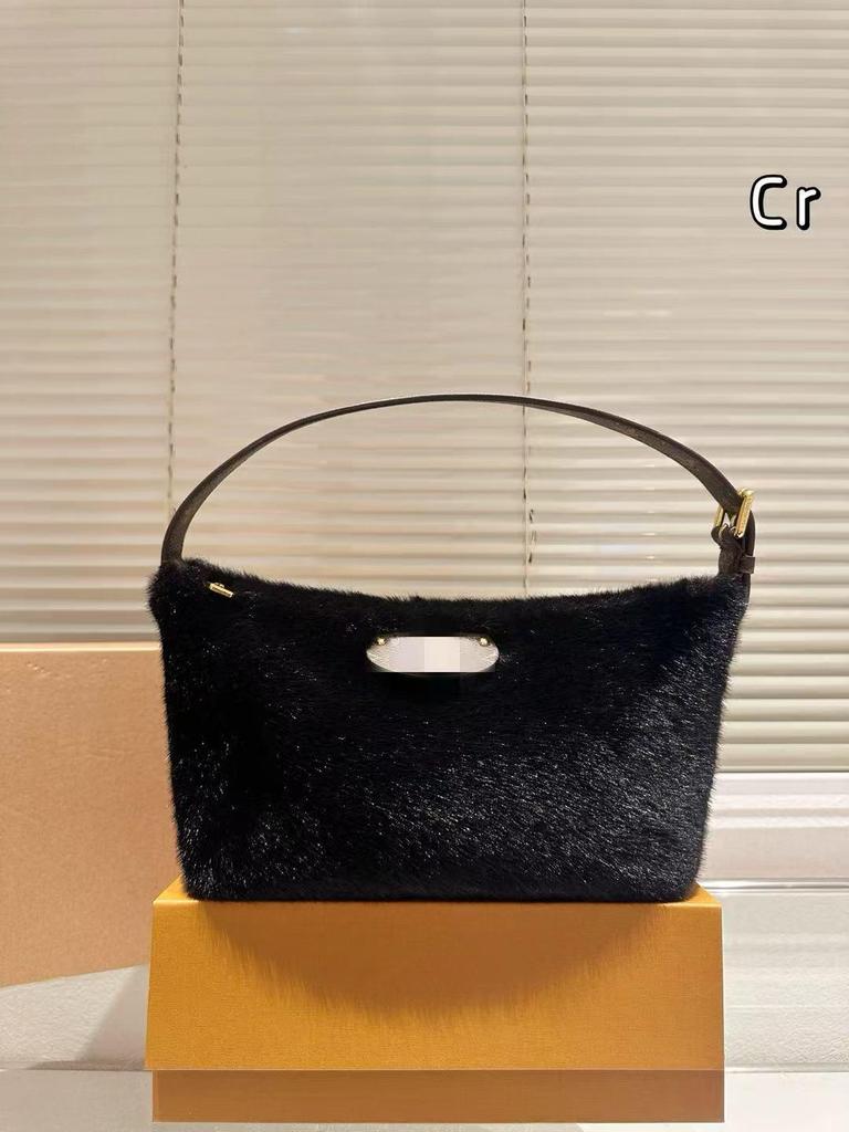 Stylish Faux Fur Underarm Bag: Trendy Fluffy Solid Color Women's Handbag