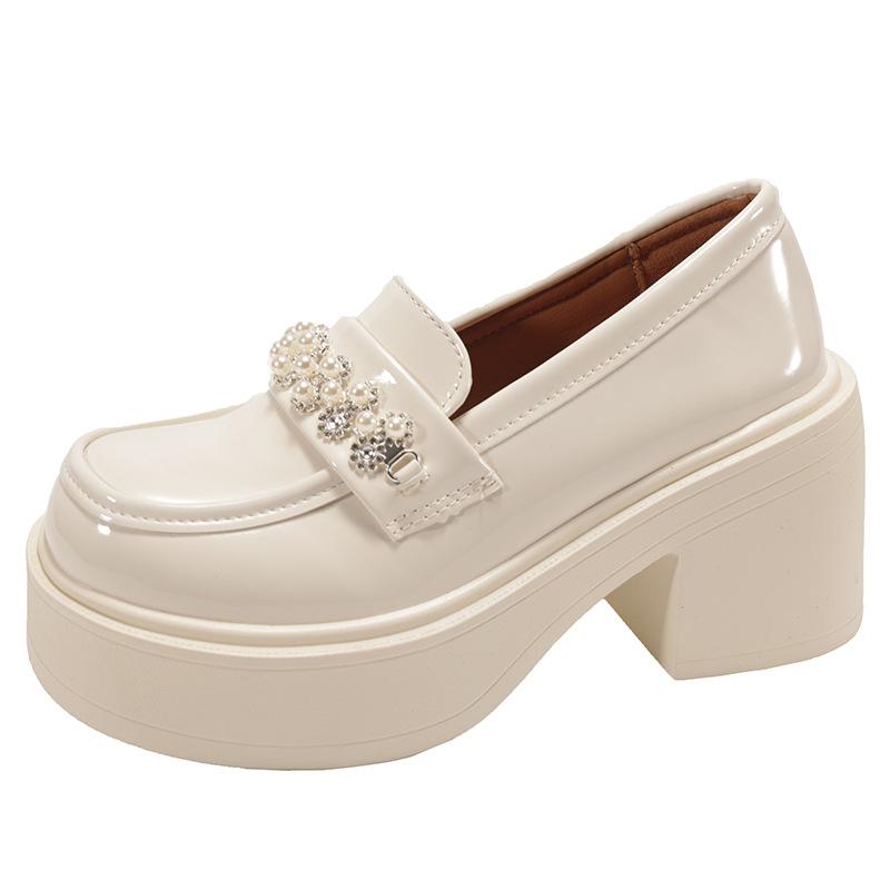 

Женские туфли на толстой подошве из маленькой кожи, новинка 2025 года, весенние, в британском стиле, универсальные, французские лоферы с бисером на одном ремешке, для ношения с юбками 35