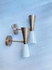 Par 1950-talls Midcentury italiensk messing Diabolo vegglamper – Design med to pærer
