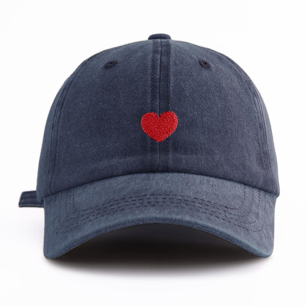 1 szt. Czerwona Haftowana Serce Spłowiała Czapka Baseballowa dla Dorosłych Minimalistyczny Retro Styl Casual Miękka Regulowana Czapka Taty Idealna na Prezent