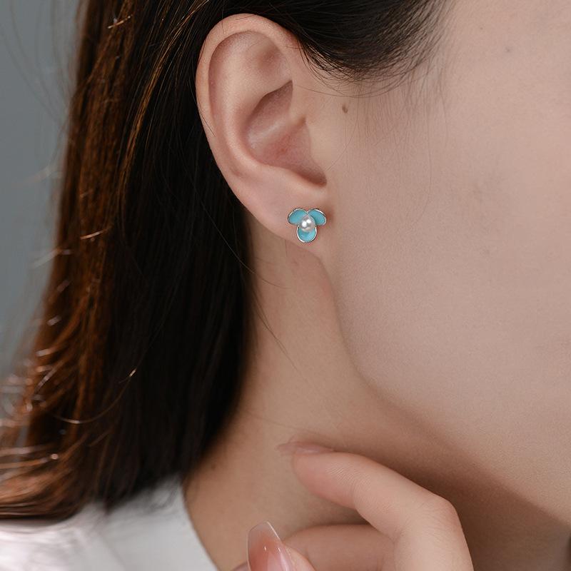 Flower Pearl Earrings Are Simple, Versatile, Small and Exquisite, Elegant Little Earrings, Small and Fresh