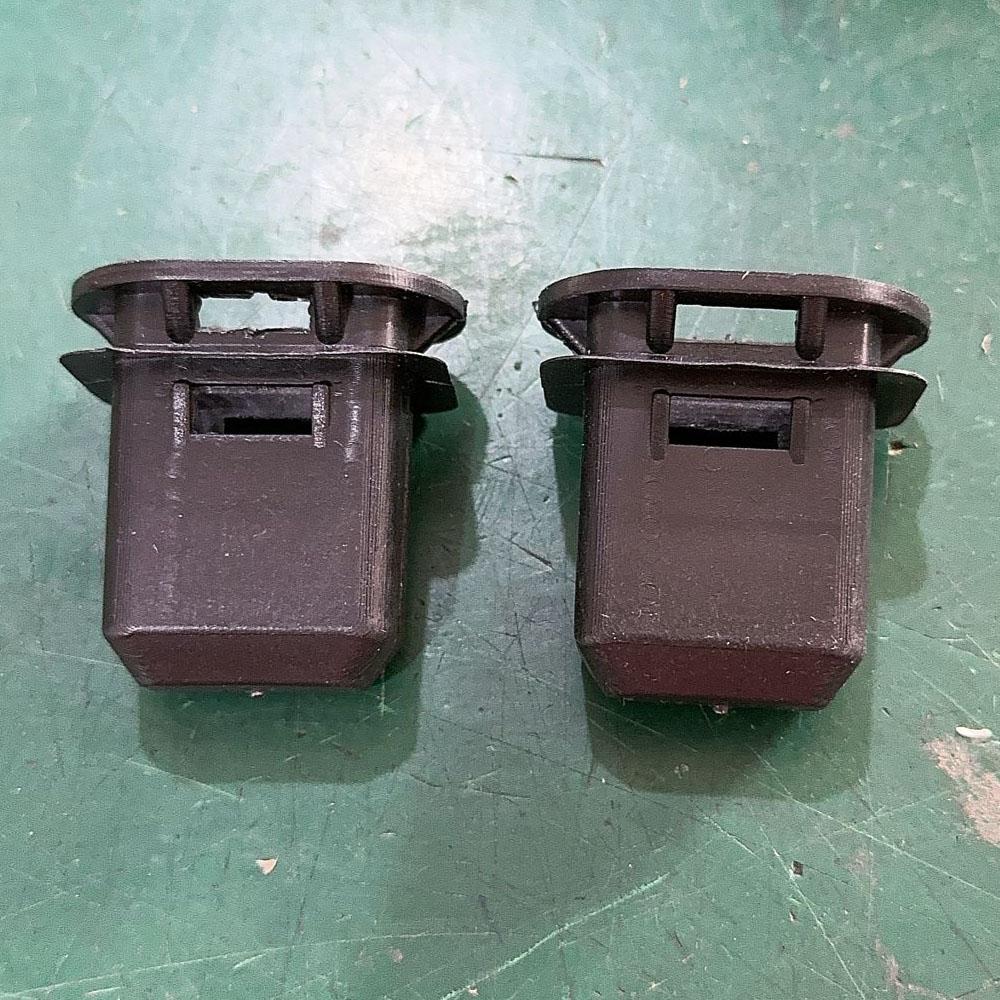 2 STK Festebrakett for baksetepute 24437789 For Opel Astra Chevrolet Cruze