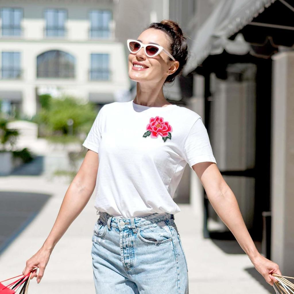4 Pcs Rose Flower Embroidered Patches Floral Iron on Fabric Jeans Patches Sew on Clothing Patches Appliques for Hats Clothes Bags Shoes DIY Crafts