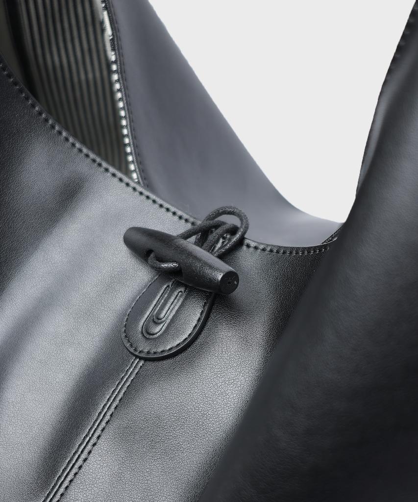 Saturday Eleven No.51 Brooklyn Shoulder Bag _ Black