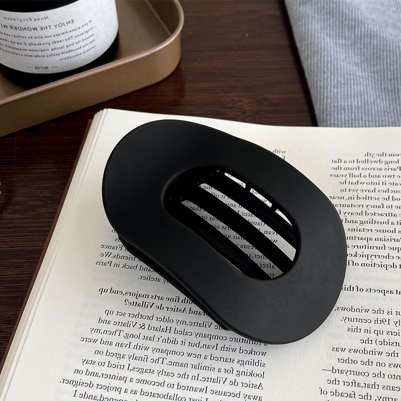 2025 High-End Women’s Abalone Duckbill Hair Clip: Milk Coffee Color, Curved Updo Design